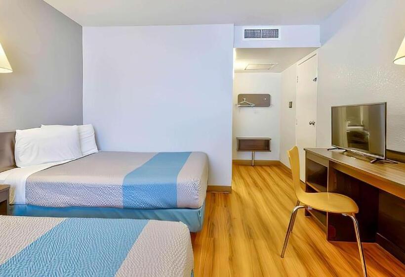 غرفة قياسية رباعية, Motel 6tucumcari, Nm