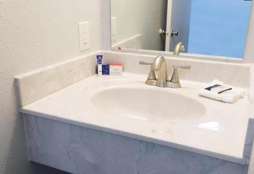 חדר סטנדרט מותאם לאדם עם מוגבלויות, Americas Best Value Inn East Peoria