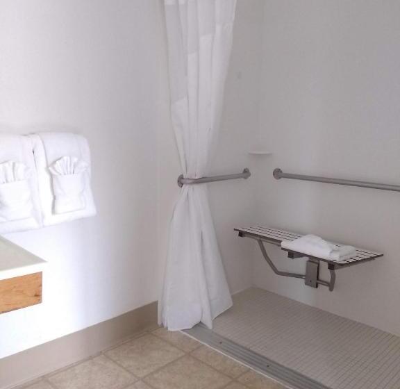 غرفة قياسية سرير كينج, The Orca Inn