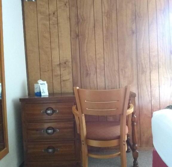 غرفة قياسية سرير كينج, The Orca Inn