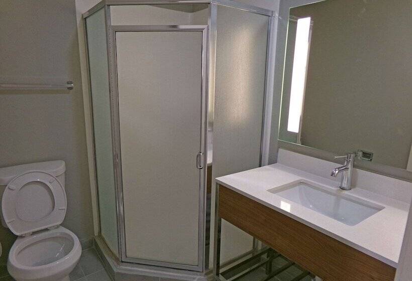 带2个双人床的标准工作室, Clarion Pointe Ridgecrest Near China Lake Naval Station