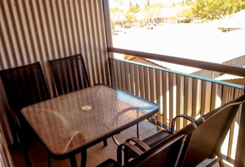 استودیوی استاندارد, Spinifex