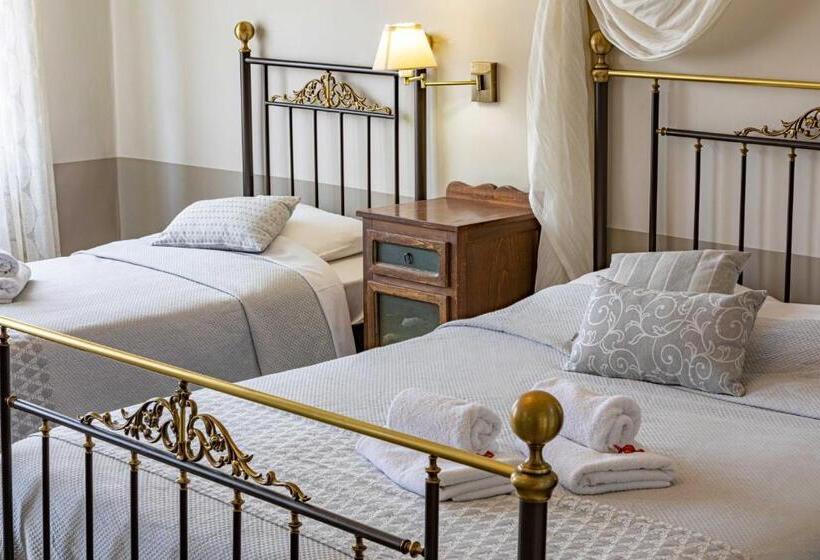 חדר סטנדרט לשלושה עם מרפסת, Althaia Pension