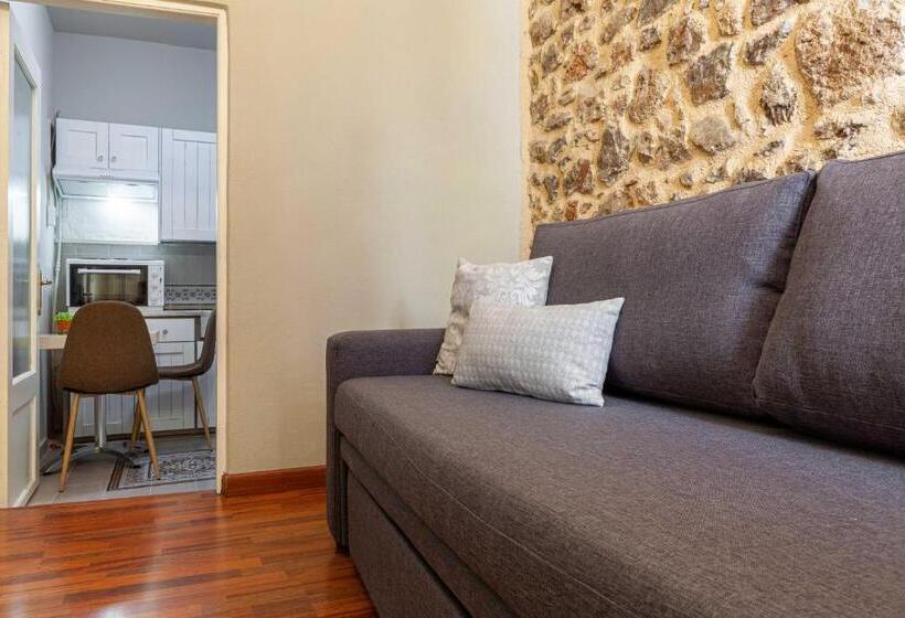 דירת חדר, Althaia Pension