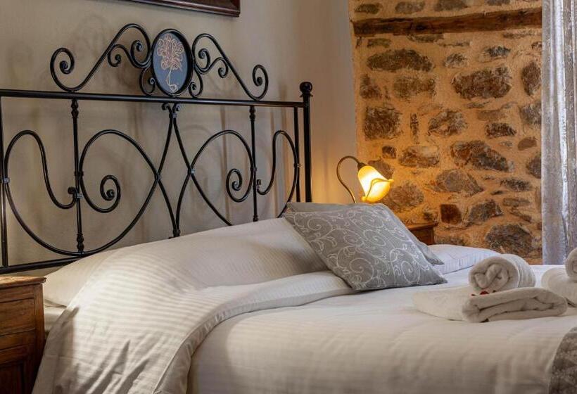 דירת חדר, Althaia Pension