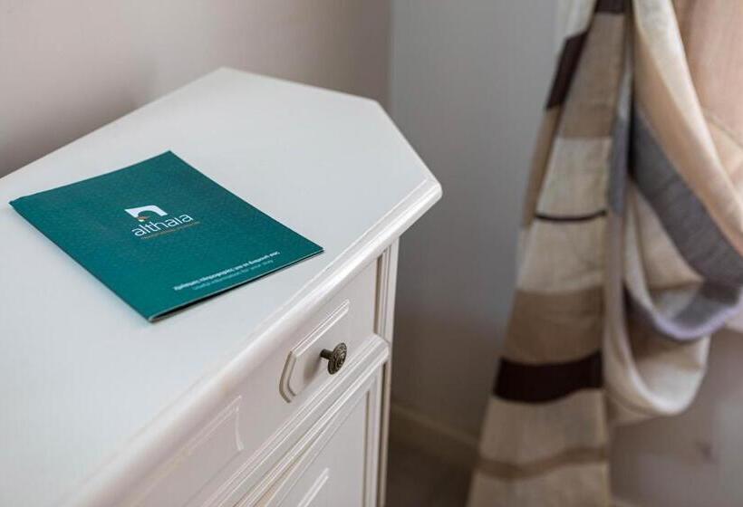 חדר אקונומי, Althaia Pension