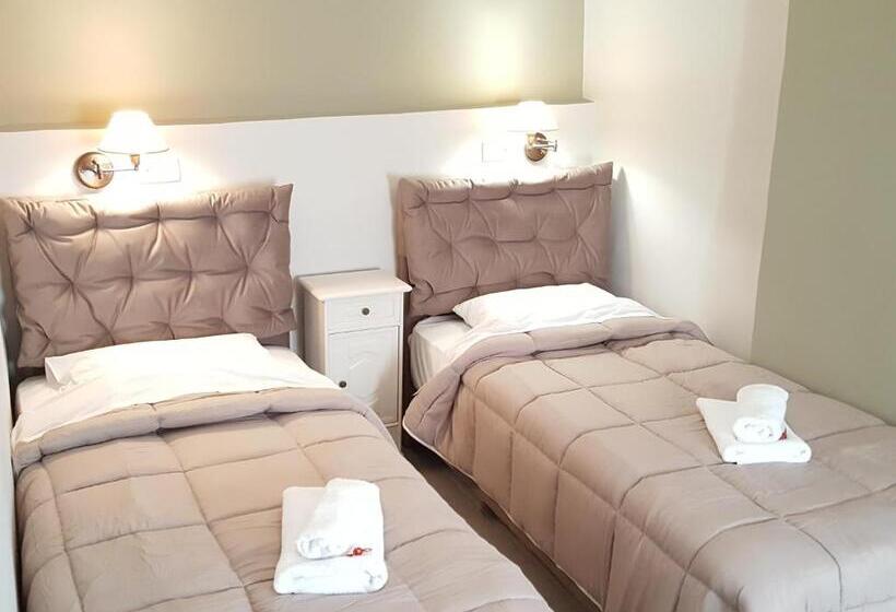 חדר אקונומי, Althaia Pension