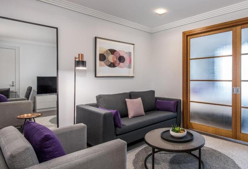 Люкс, Avani Metropolis Auckland Residences