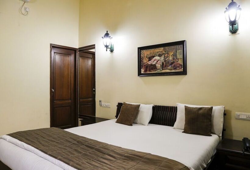 디럭스 룸, The Colonial Manek Manor