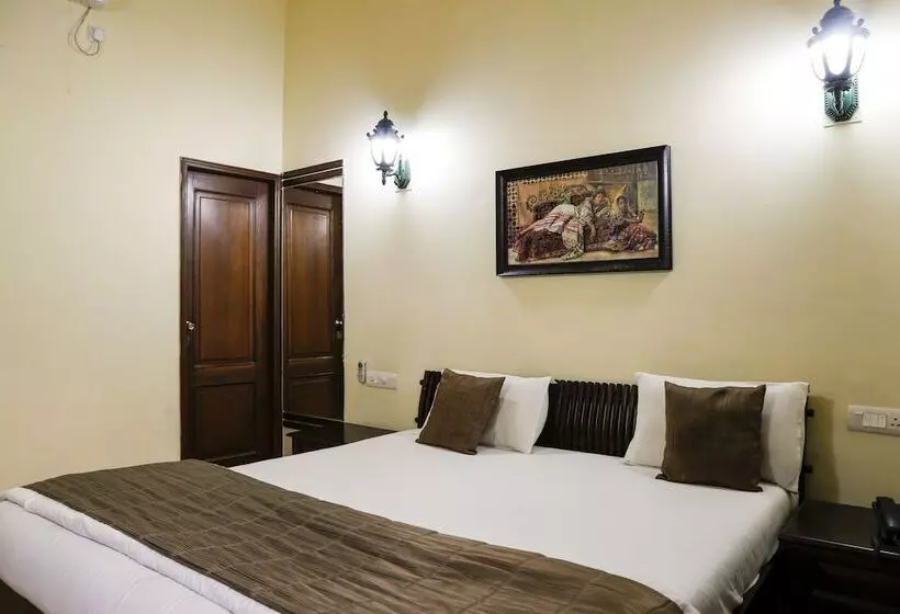 اتاق لوکس, The Colonial Manek Manor