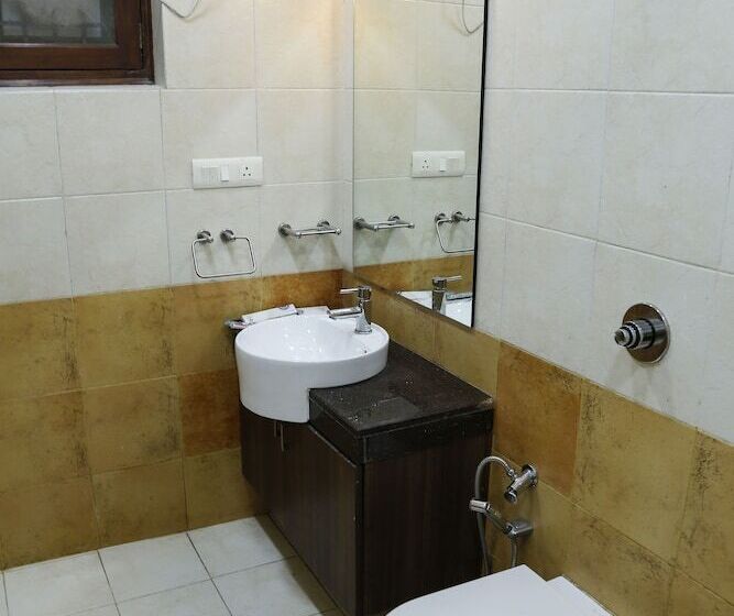 수피리어 룸, The Colonial Manek Manor