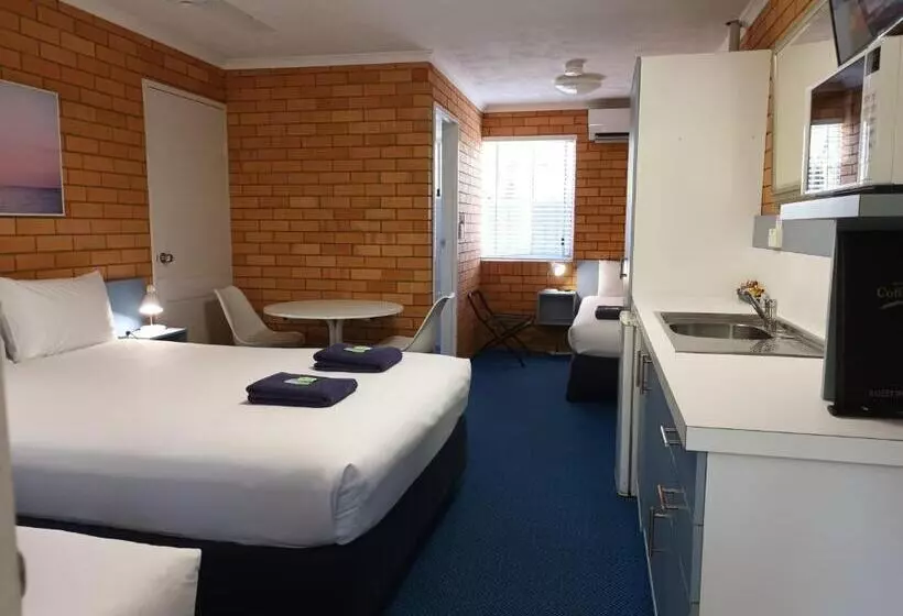 スタンダードスタジオ, Bosuns Inn Motel