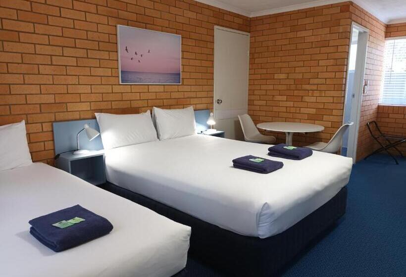 스탠다드 스튜디오, Bosuns Inn Motel