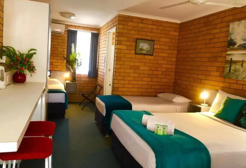 スタンダードスタジオ, Bosuns Inn Motel