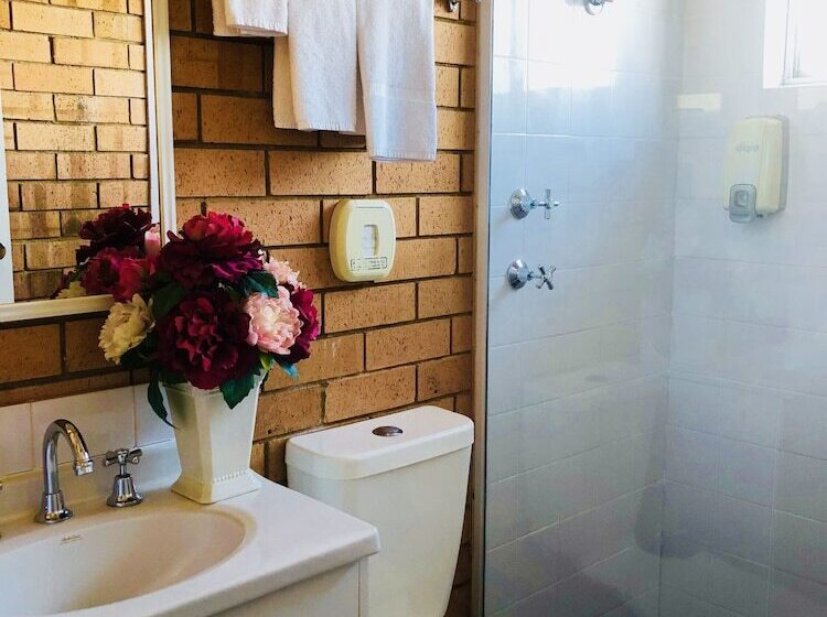 家庭间, Bosuns Inn Motel