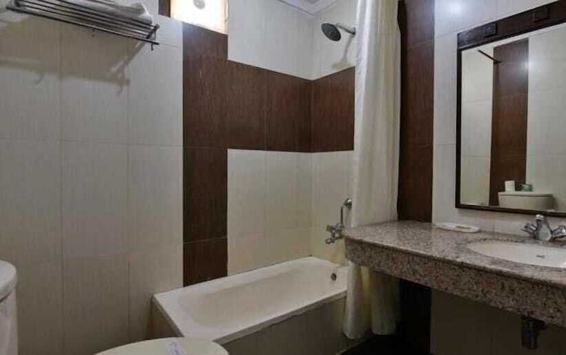 Camera Deluxe, Taj Darbar