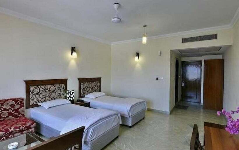 Camera Deluxe, Taj Darbar