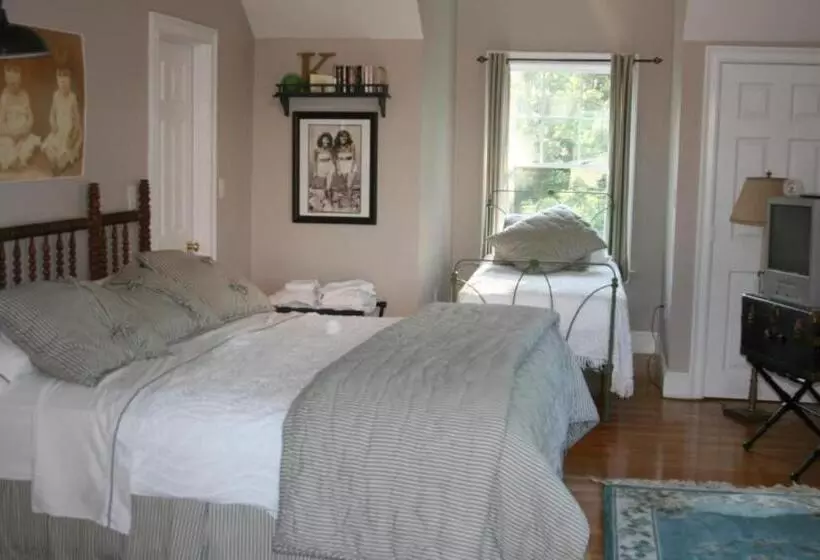 キングサイズベッドのスタンダードルーム, Josephine S Bed & Breakfast
