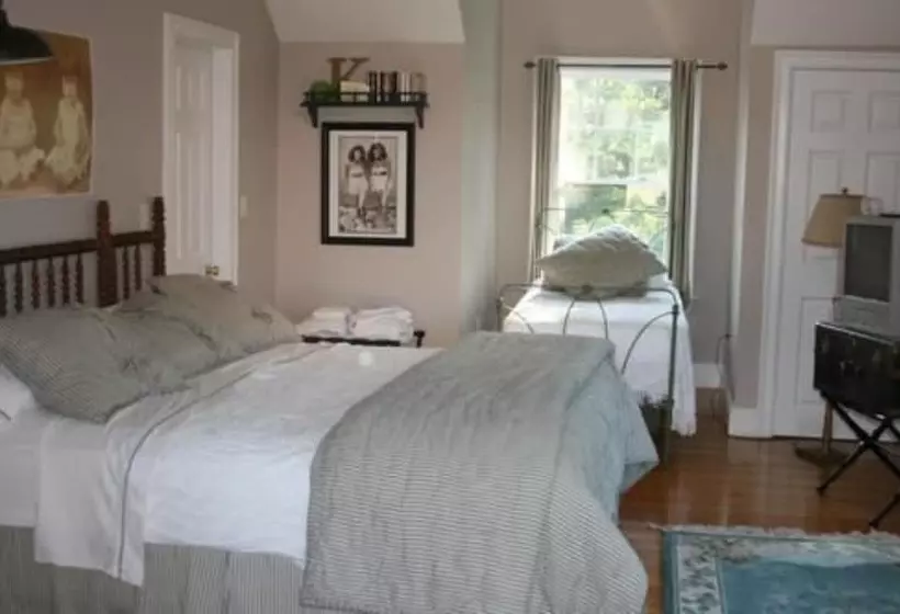 キングサイズベッドのスタンダードルーム, Josephine S Bed & Breakfast