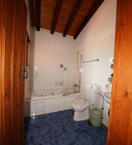 غرفة قياسية فردية, Linos Inn