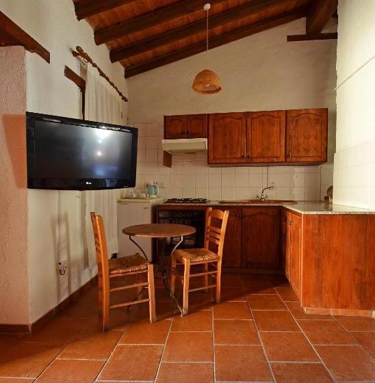 غرفة قياسية مزوَّدة بجاكوزي, Linos Inn