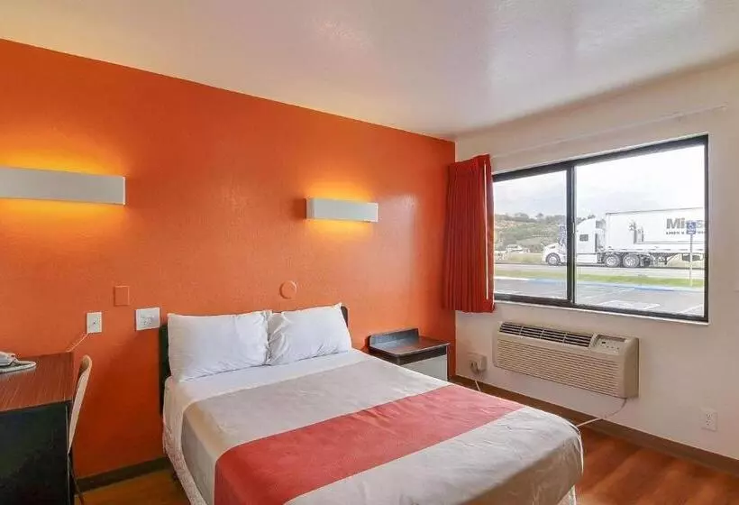 身障者適用スタンダードルーム, Motel 6 Buellton, Ca   Solvang Area