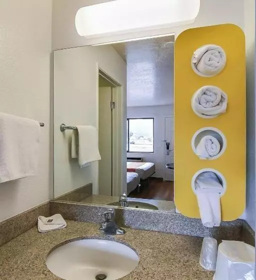 デラックスの４人部屋, Motel 6 Buellton, Ca   Solvang Area