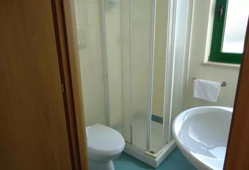 اتاق استاندارد, Motel Boston