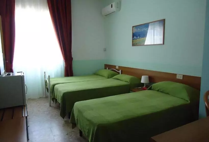 اتاق استاندارد سه نفره, Motel Boston