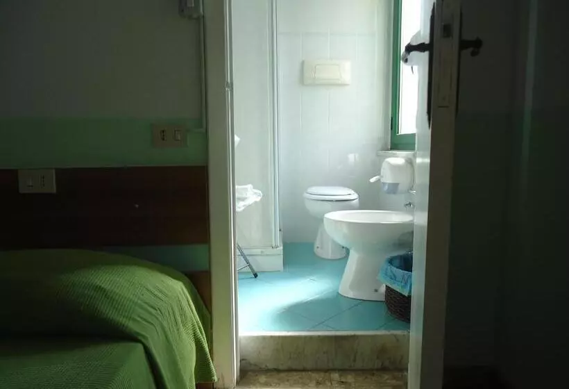 اتاق استاندارد سه نفره, Motel Boston