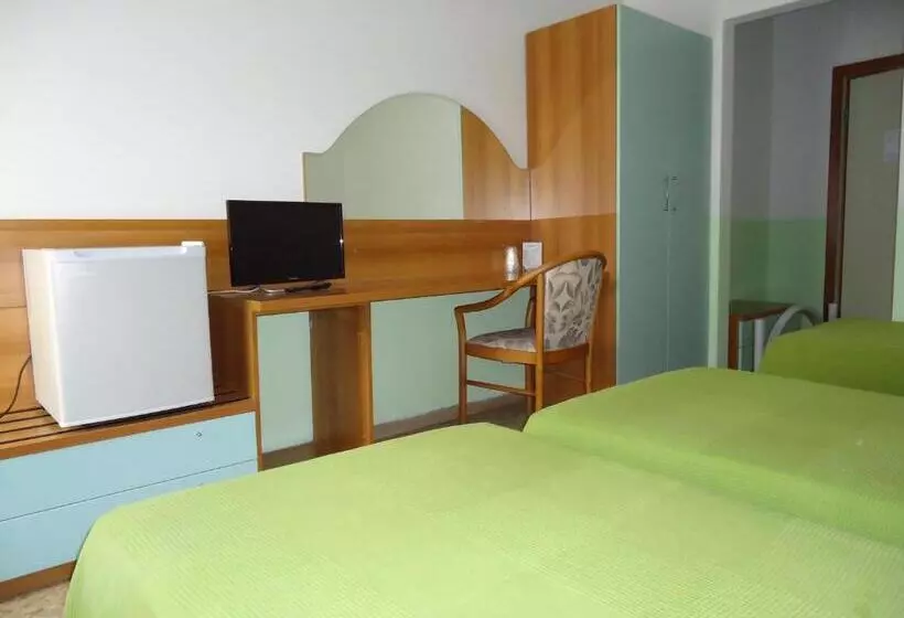 اتاق استاندارد سه نفره, Motel Boston