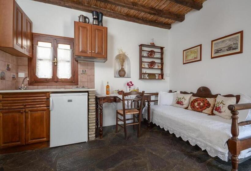 Studio Standard, Naxos Filoxenia