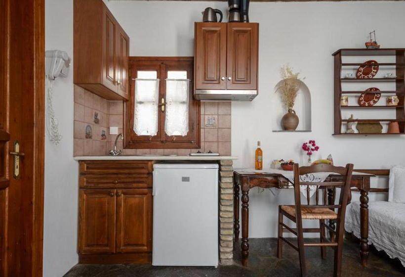 Studio Standard, Naxos Filoxenia