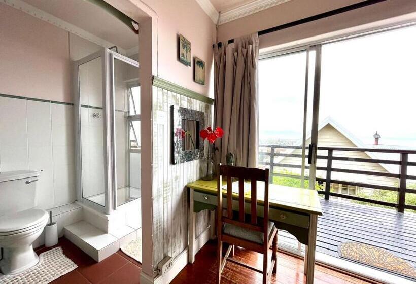 סוויטה, Bluebottle Guest House