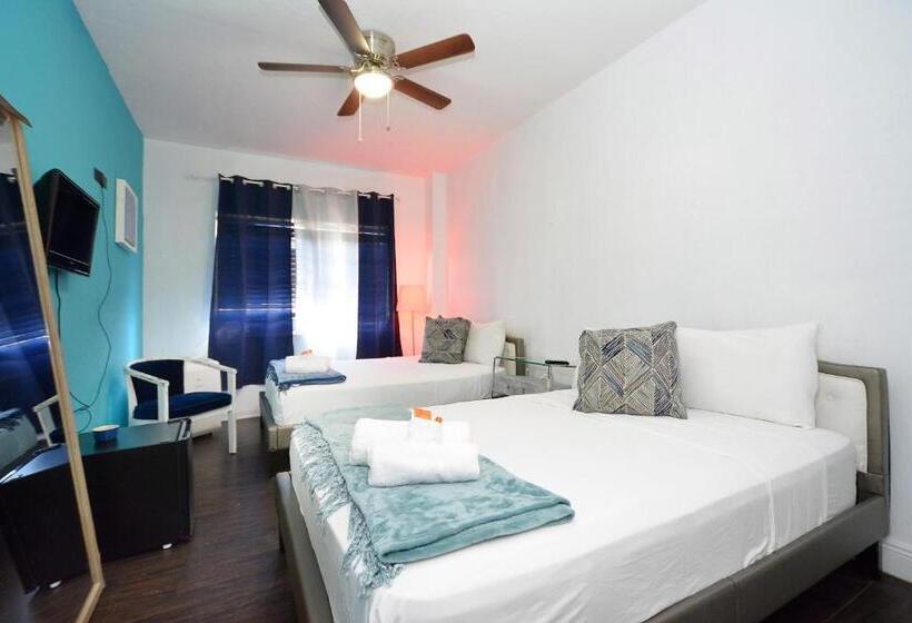 带2个双人床的标准工作室, South Beach Rooms And Hostel