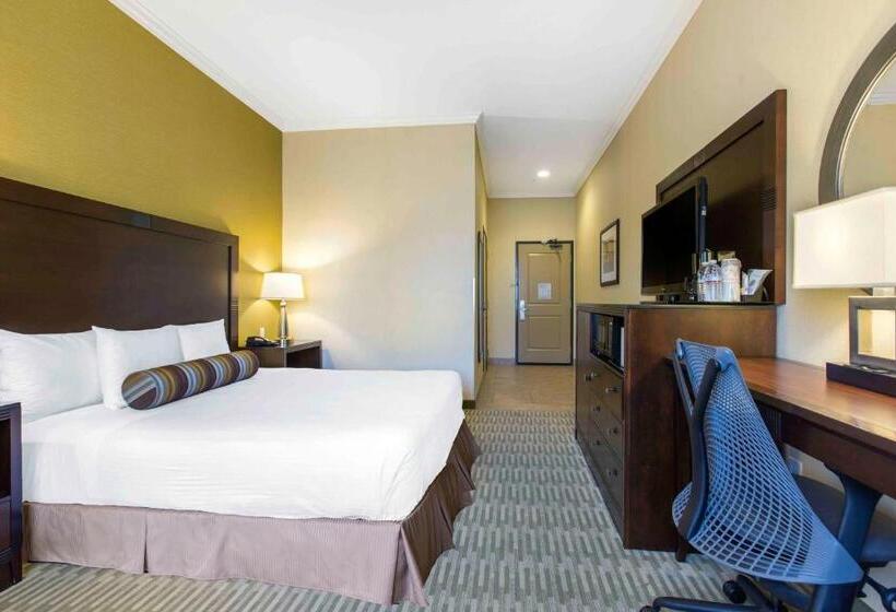 キングサイズベッドのスタンダードルーム, The Oaks Hotel & Suites