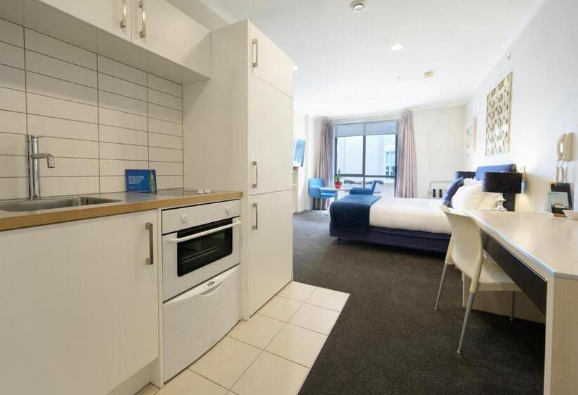 스탠다드 스튜디오 (전망), U Residence