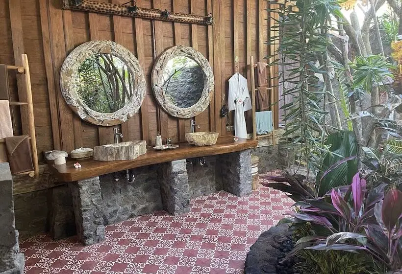 Deluxe-bungalow, Louka Beach Bali