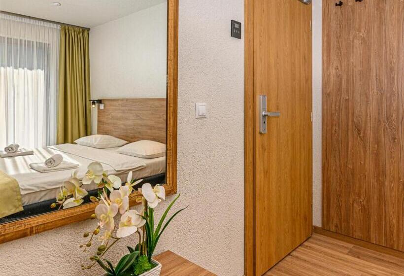 Standard swim-up room, Pensiunea Apuseni Wild