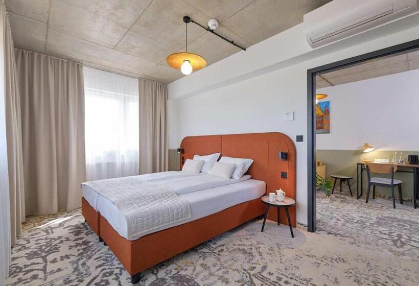 スタンダードスタジオ, Arche Hotel Wrocław Airport