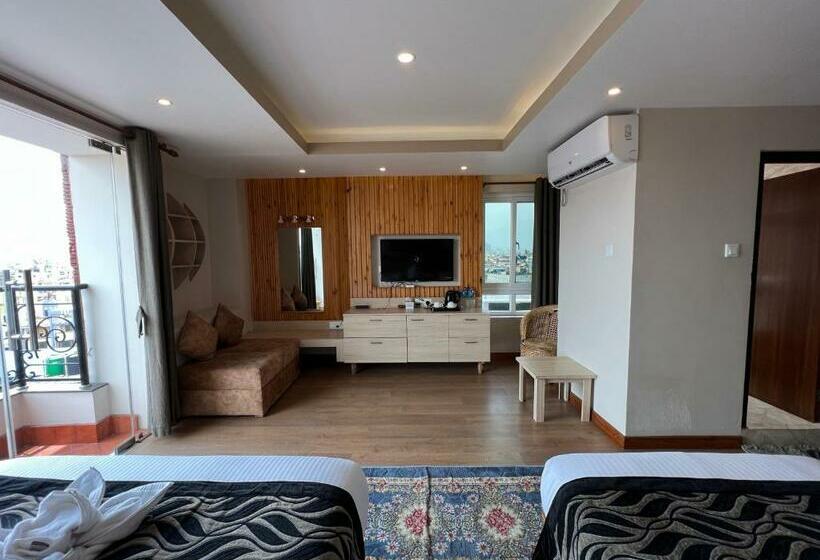 اتاق لوکس با بالکن, Kesu Home