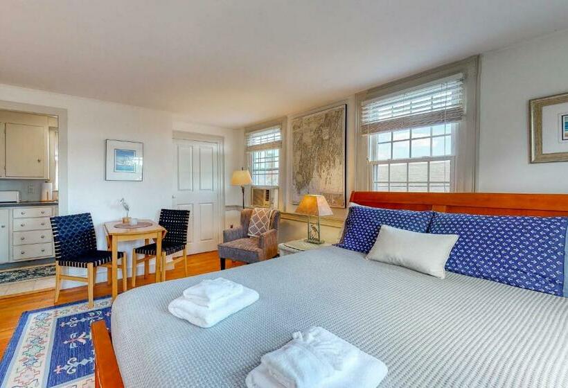 חדר סטודיו סטנדרד, Maine Memories