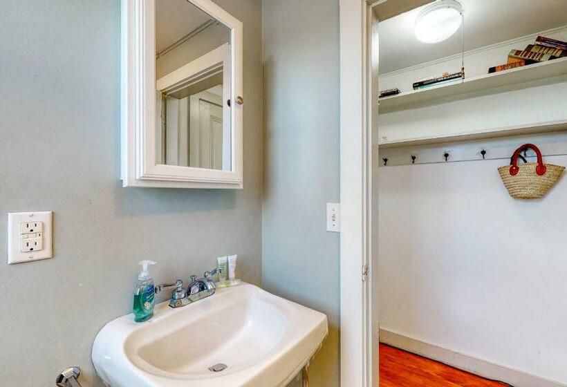 חדר סטודיו סטנדרד, Maine Memories