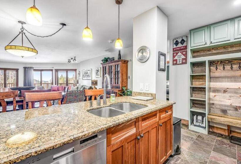 Апартаменты 2 Спальни, Red Hawk 2276