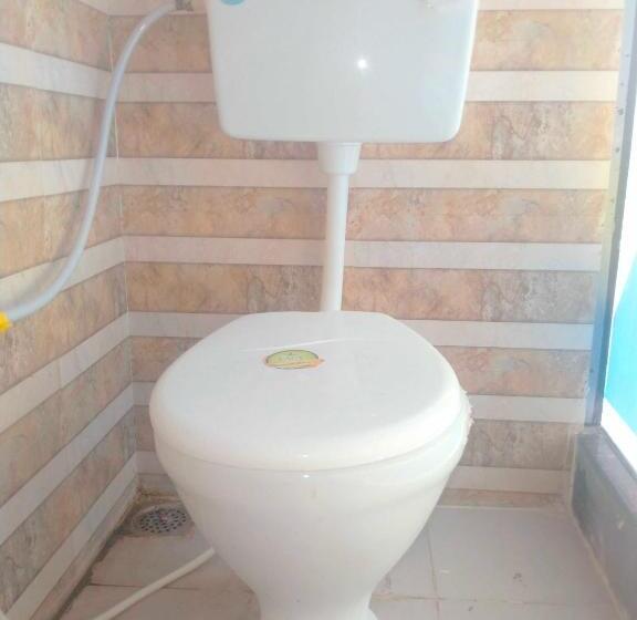 Classic Kolmen Hengen Huone, Oyo 70075 Day Night Rooms