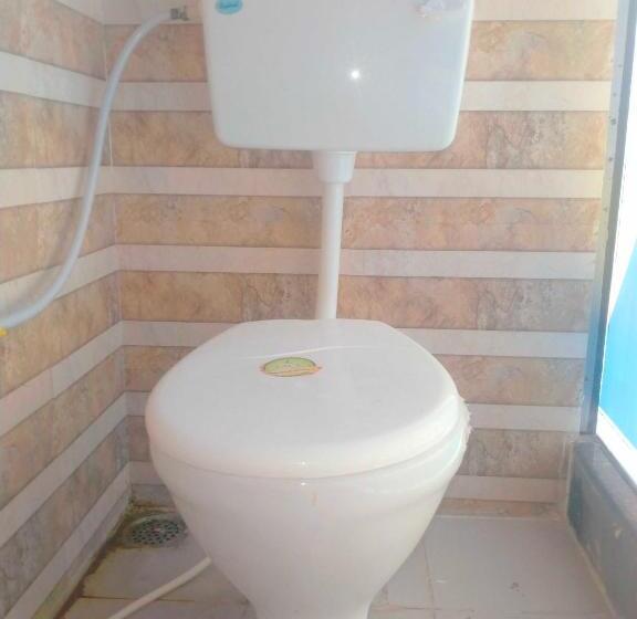Classic Kolmen Hengen Huone, Oyo 70075 Day Night Rooms