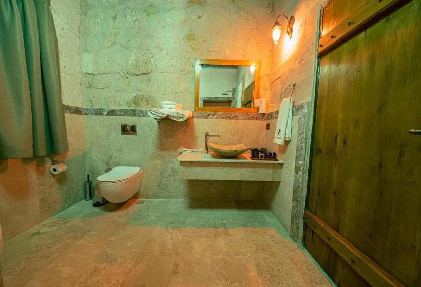 سوئیت با تخت بزرگ, Ares Cave Suites