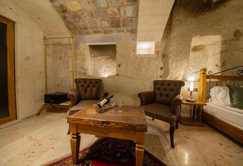 سوئیت با وان آب گرم, Ares Cave Suites
