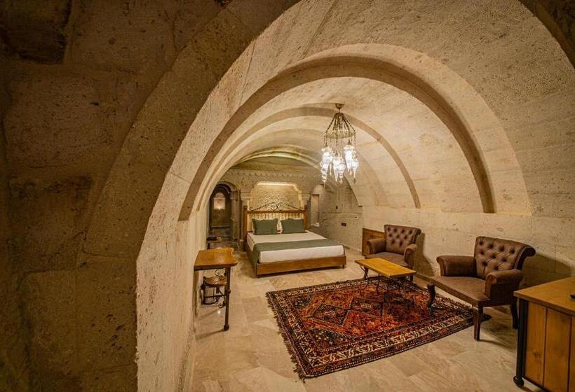 سوییت سوپریور, Ares Cave Suites