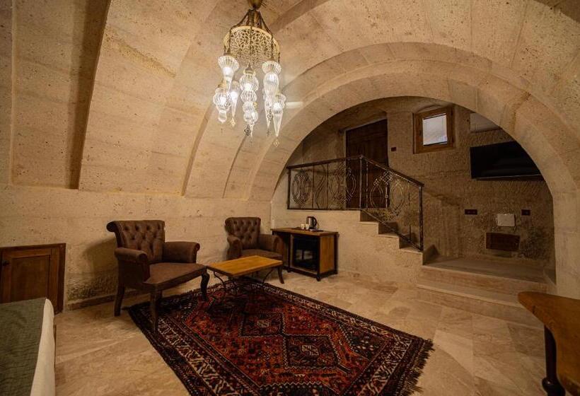سوییت سوپریور, Ares Cave Suites